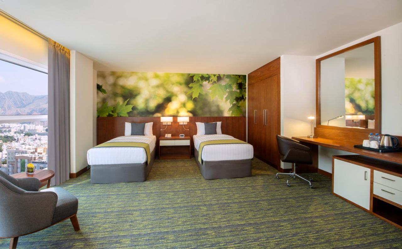 מלון Wyndham Garden Muscat Al Khuwair מראה חיצוני תמונה