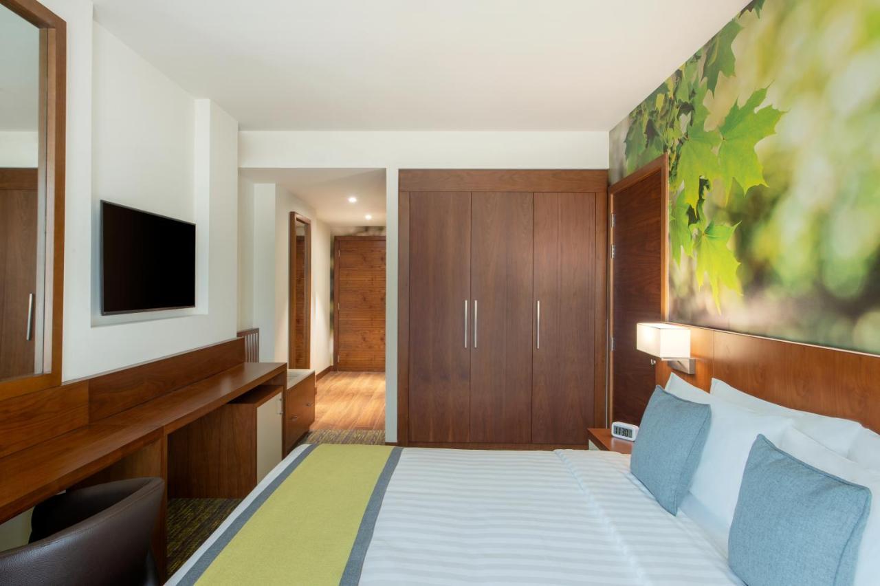 מלון Wyndham Garden Muscat Al Khuwair מראה חיצוני תמונה